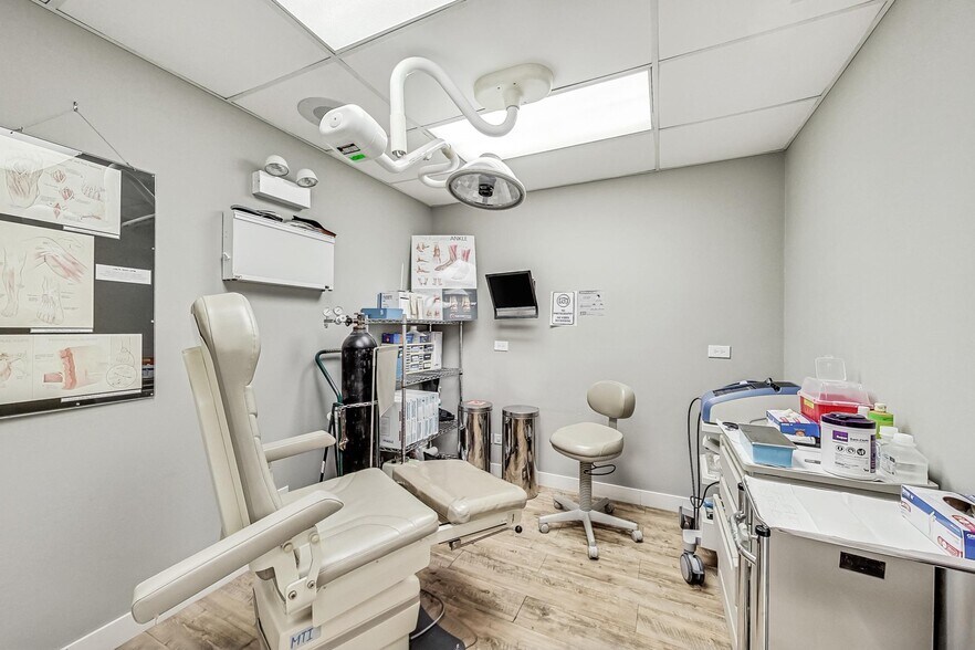 More Photos Of 2623 N Halsted St, Chicago Medical For Sale