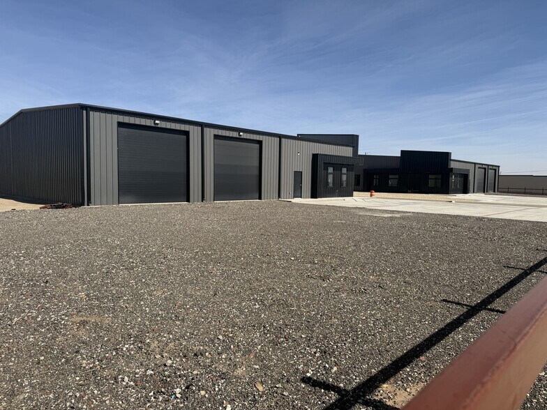 More Photos Of 3204 118th St, Lubbock Flex For Lease