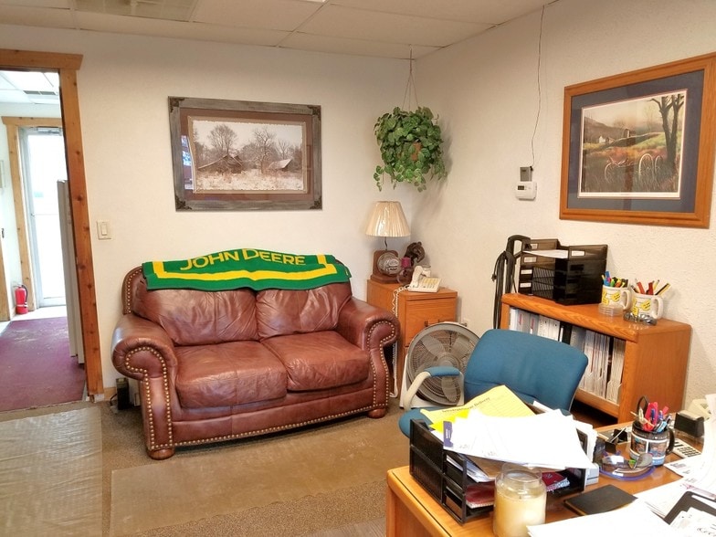 More Photos Of 501 N 1st St, Missouri Valley Light Manufacturing For Sale