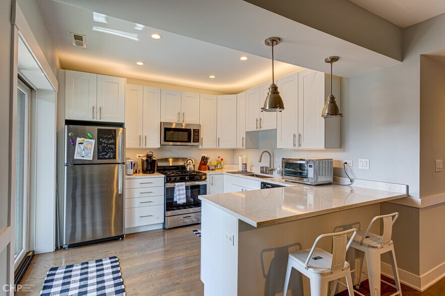 More Photos Of 6710-6712 N Northwest Hwy, Chicago Apartments For Sale