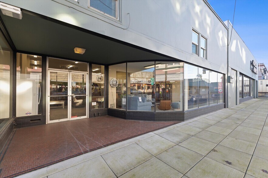 More Photos Of 301 Main Ave, Tillamook General Retail For Sale