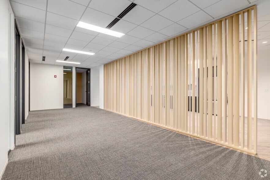 More Photos Of 2211-2215 S York Rd, Oak Brook Office For Lease