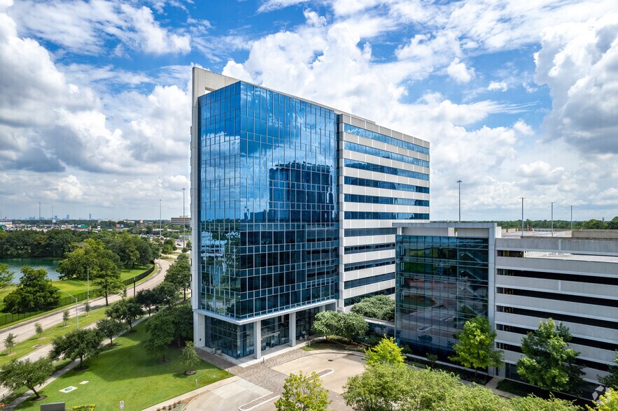 More Photos Of 575 N Dairy Ashford Rd, Houston Office For Sale