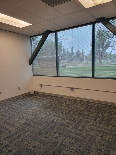 More Photos Of 5890 Stoneridge Dr, Pleasanton Medical For Lease