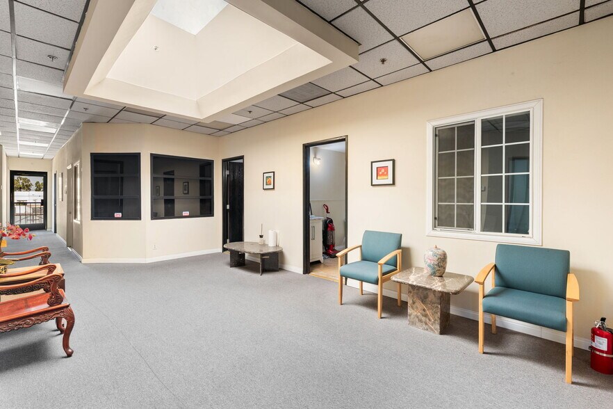 More Photos Of 127-129 S 8th Ave, La Puente Warehouse For Sale
