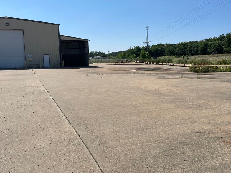 More Photos Of 6307 E Hwy 270, Alderson Warehouse For Lease
