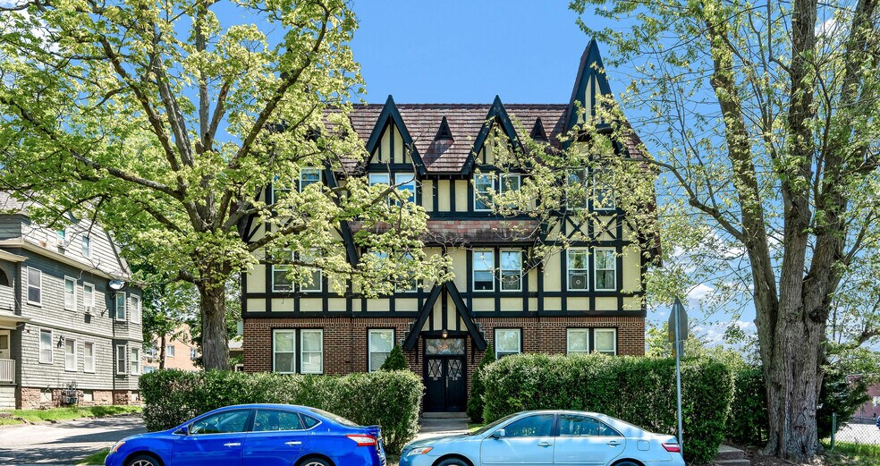 Primary Photo Of 28 Whitney St, Hartford Apartments For Sale