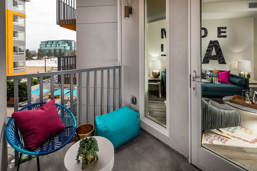 More Photos Of 424 W Pico Blvd, Los Angeles Apartments For Lease