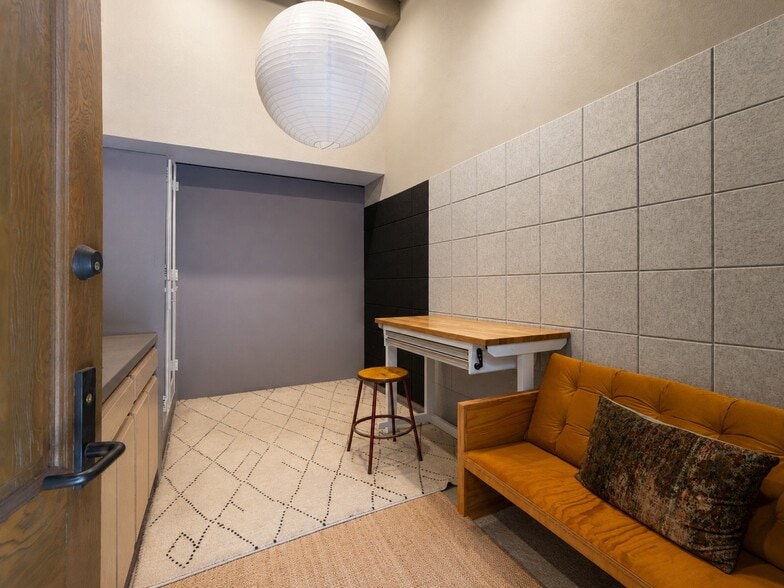 More Photos Of 23501 Park Sorrento, Calabasas Loft Creative Space For Sale