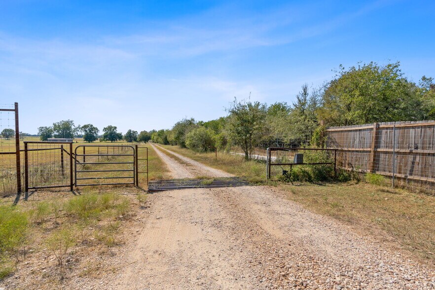 More Photos Of 5501 Old Colony Line Rd, Lockhart Land For Sale