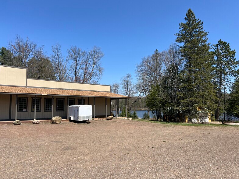 More Photos Of 11706 N Eaton Rd, Hayward Bar For Sale