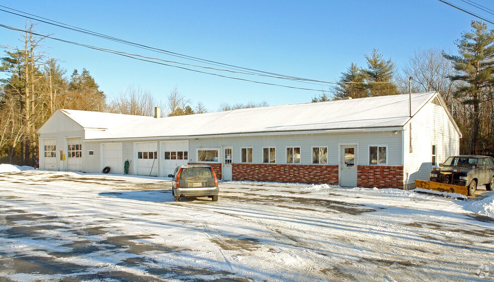 Primary Photo Of 454 Brunswick Ave, Gardiner Auto Repair For Sale