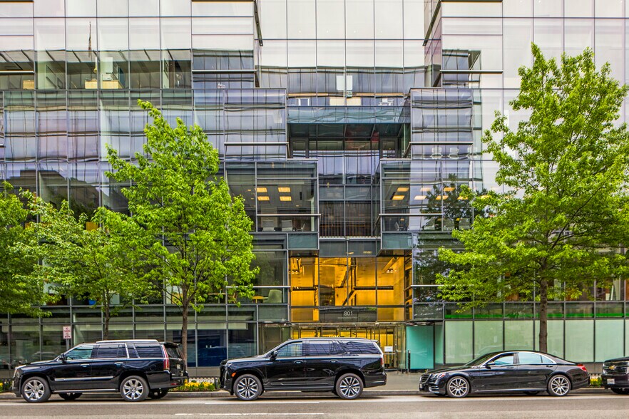 More Photos Of 801 17th St NW, Washington Office For Lease