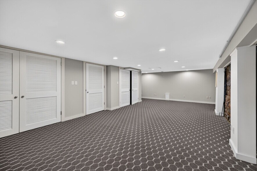 More Photos Of 330 Mahoning St, Milton Office For Sale