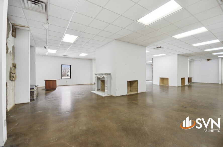 More Photos Of 107 Ben Hamby Ln, Greenville Light Distribution For Lease