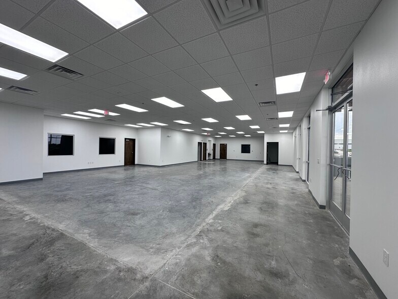 More Photos Of 13506 Evolution Loop, Laredo Warehouse For Lease