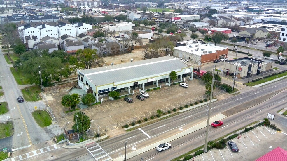 More Photos Of 3101-3121 Fountain View Dr, Houston Unknown For Lease