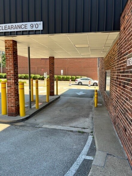 More Photos Of 620 Washington Rd, Pittsburgh Bank For Lease