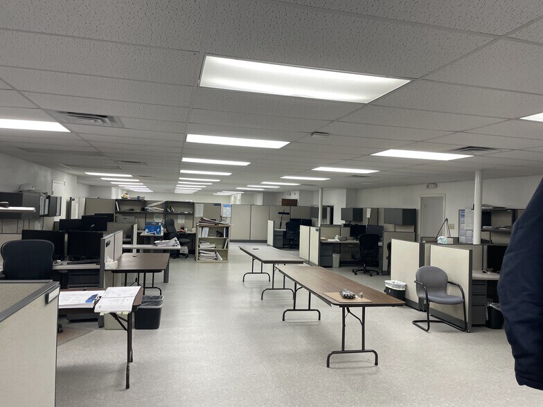 More Photos Of 903 S 8th St, La Porte Light Distribution For Sale