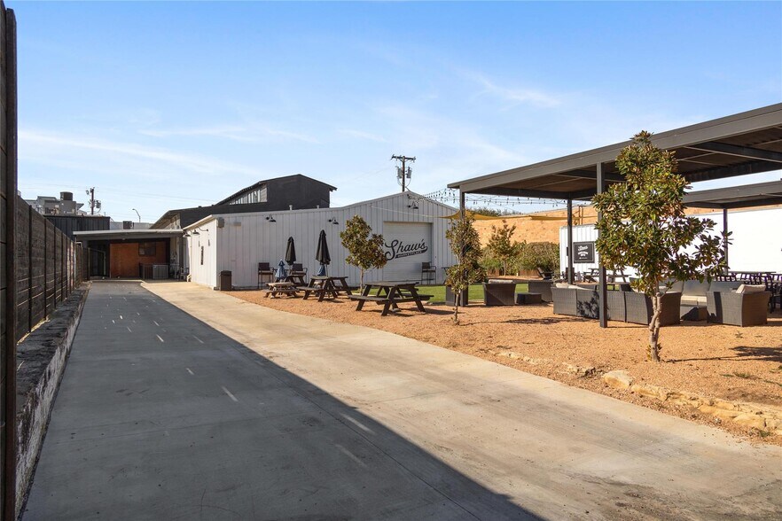 More Photos Of 508 N Center Ave, Brownwood Department Store For Sale