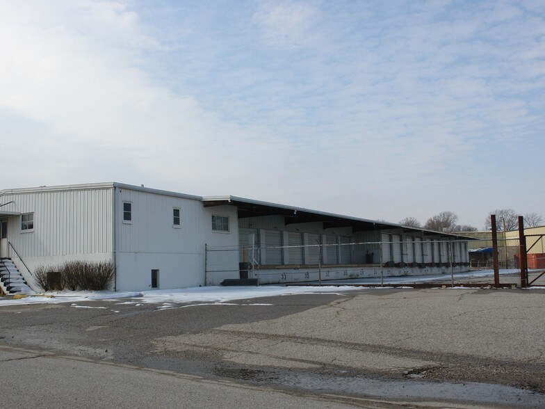 More Photos Of 2100 S 9th St, Louisville Truck Terminal For Sale