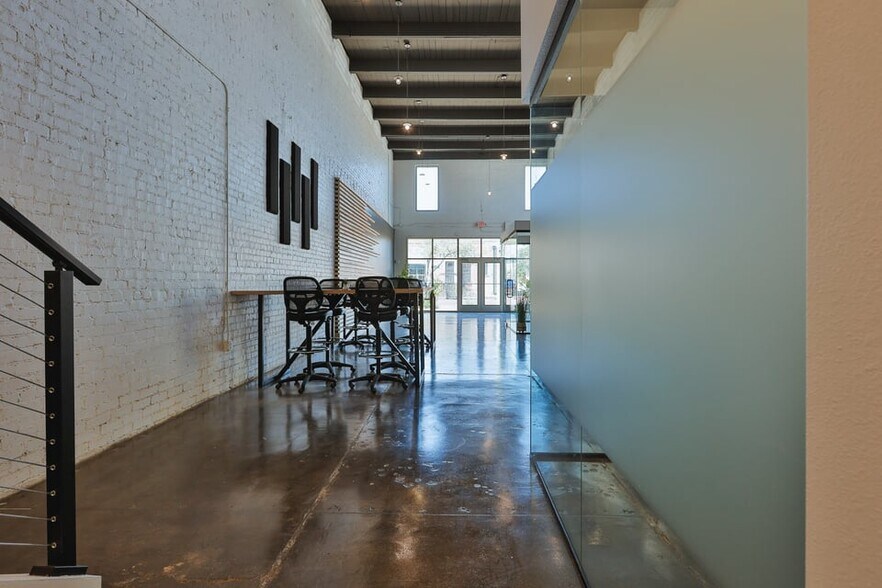 More Photos Of 611 Broadway, Lubbock Storefront For Sale