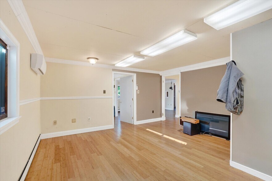 More Photos Of 321 Dewey St, York Distribution For Sale