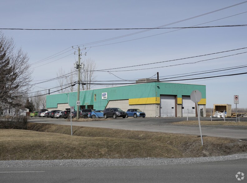 Primary Photo Of 5225 Rue Bachand, Longueuil Auto Repair For Lease