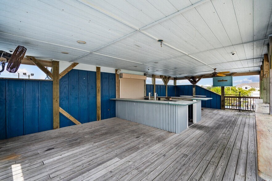More Photos Of 300 N Lake Park Blvd, Carolina Beach Restaurant For Lease