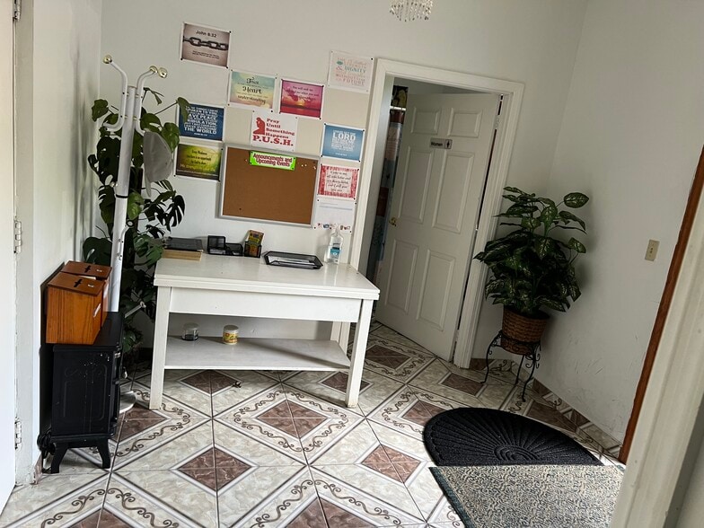More Photos Of 52 Gray St, Newark Religious Facility For Sale