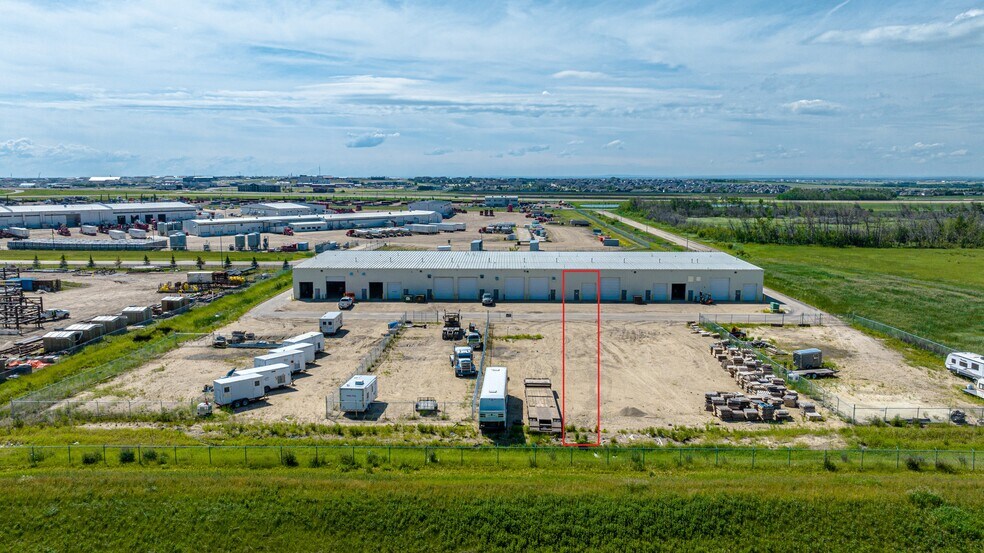 More Photos Of 10322 74 Av, Clairmont Service For Lease