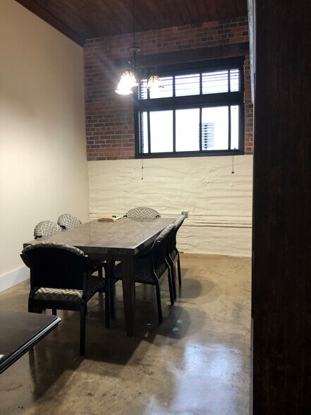 More Photos Of 119 S Madison St, Thomasville Storefront For Lease