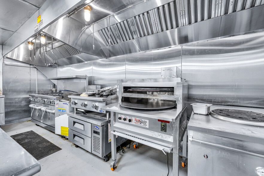 More Photos Of 93 Elm St, Old Saybrook Restaurant For Sale