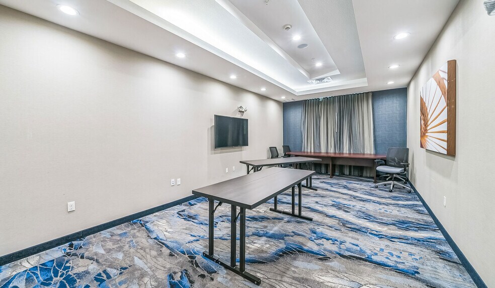 More Photos Of 409 N Clark Rd, Cedar Hill Hotel For Sale