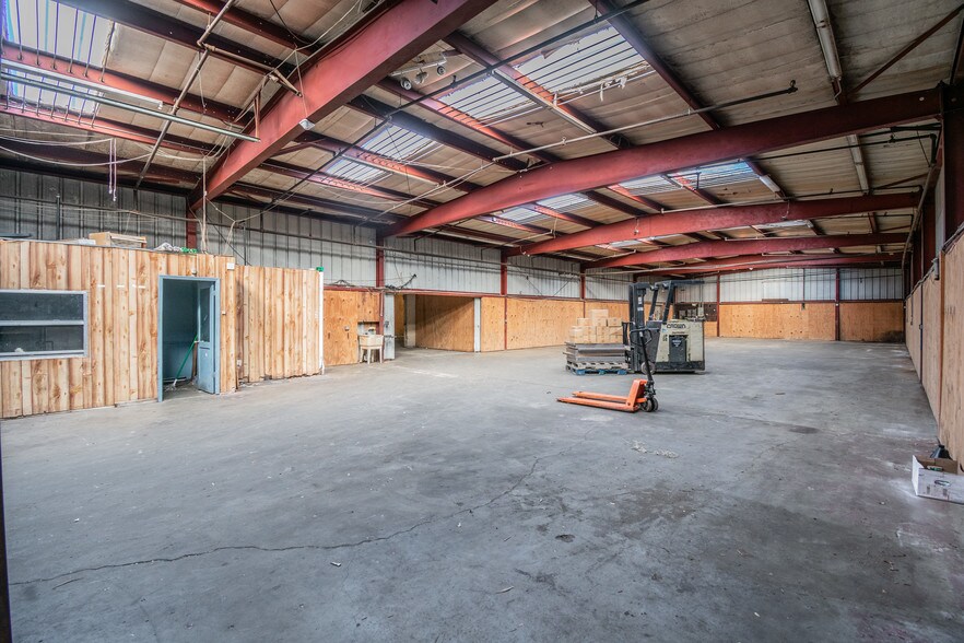 More Photos Of 4214 W Virginia Ave, Tampa Warehouse For Lease