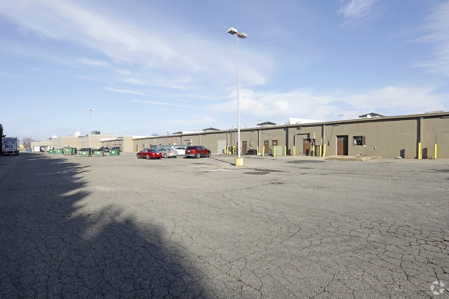 More Photos Of 41701-41911 Garfield Rd, Clinton Township Freestanding For Sale