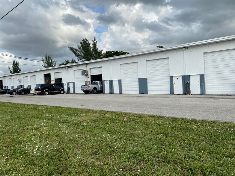 More Photos Of 7673 Hooper Rd, West Palm Beach Warehouse For Lease
