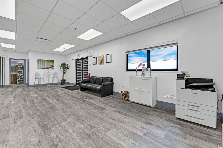 More Photos Of 6850 NW 74th St, Medley Warehouse For Sale