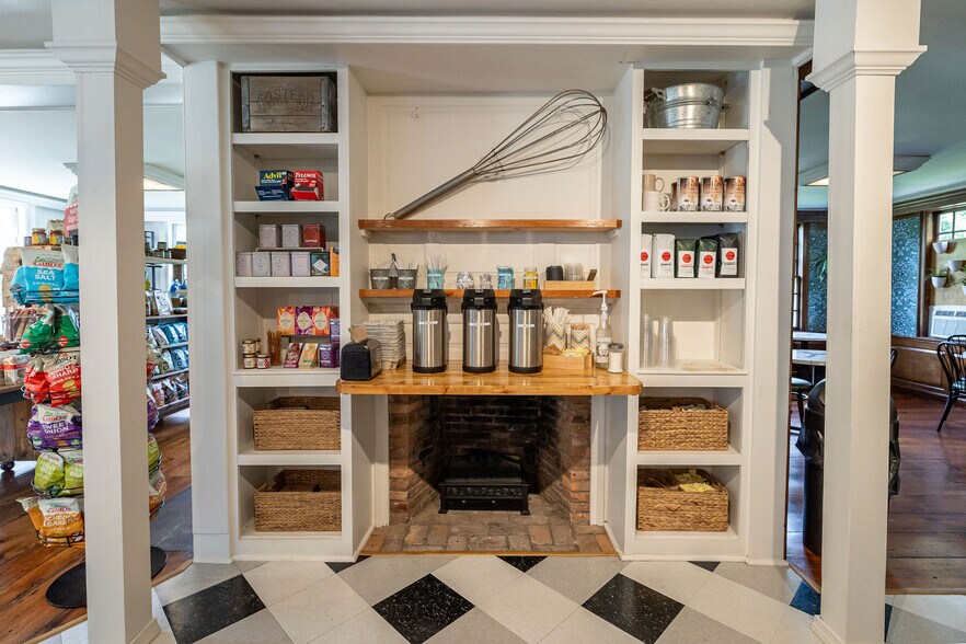 More Photos Of 139 S Main St, Sheffield Freestanding For Sale