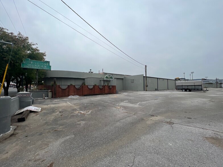 More Photos Of 1809 Broad St, Chattanooga General Retail For Sale