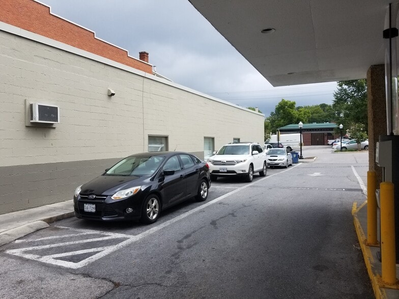 More Photos Of 208 N Main St, Blacksburg Freestanding For Sale