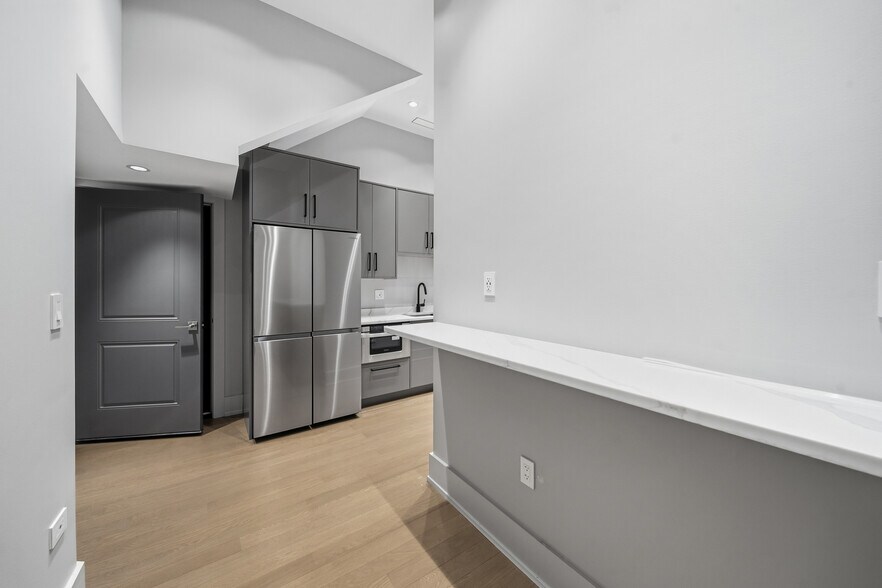 More Photos Of 619 W Randolph St, Chicago Restaurant For Sale