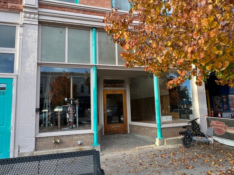 Primary Photo Of 621-623 Main St, Canon City Storefront For Lease