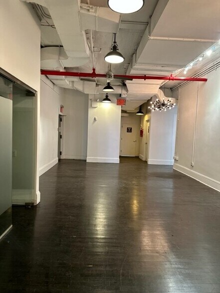 More Photos Of 552-556 Broadway, New York Office Residential For Lease