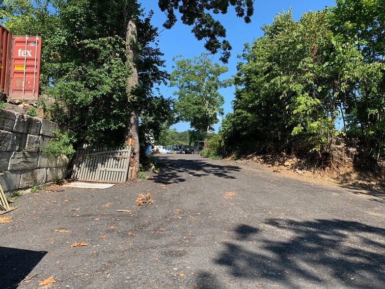 More Photos Of 3199A Albany Post Rd, Buchanan Land For Lease