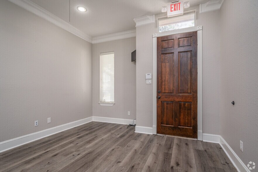 More Photos Of 11601 Spring Cypress Rd, Tomball Office For Sale