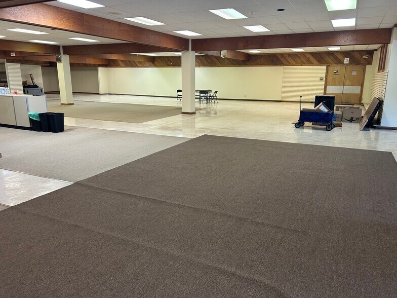 More Photos Of 749 Commerce St, Sinking Spring Storefront Retail Office For Lease