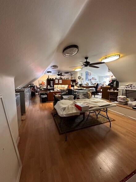 More Photos Of 420-440 Carey St, Deerfield Manufacturing For Sale