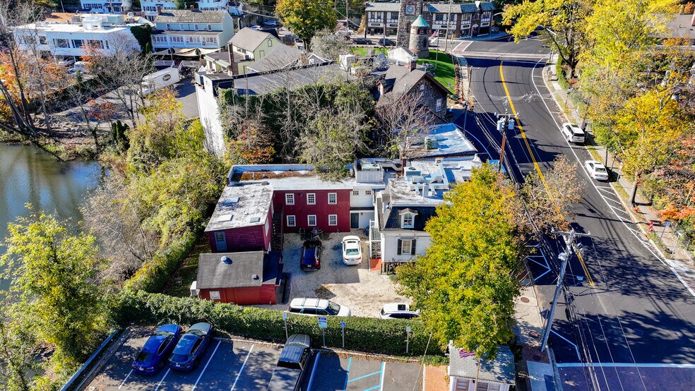 More Photos Of 1326 Old Northern Blvd, Roslyn Office For Lease