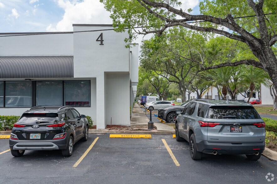 More Photos Of 6555 Powerline Rd, Fort Lauderdale Unknown For Lease